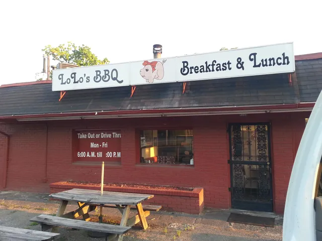 Lolo's BBQ & Hotdogs