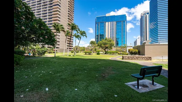 Kukui Plaza