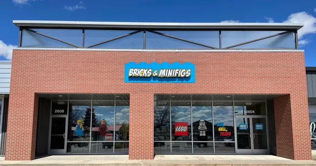 Bricks & Minifigs Sioux Falls