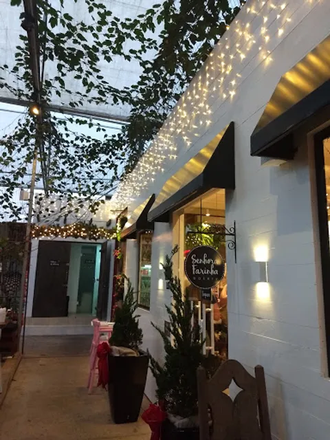 Senhora Farinha Bakery