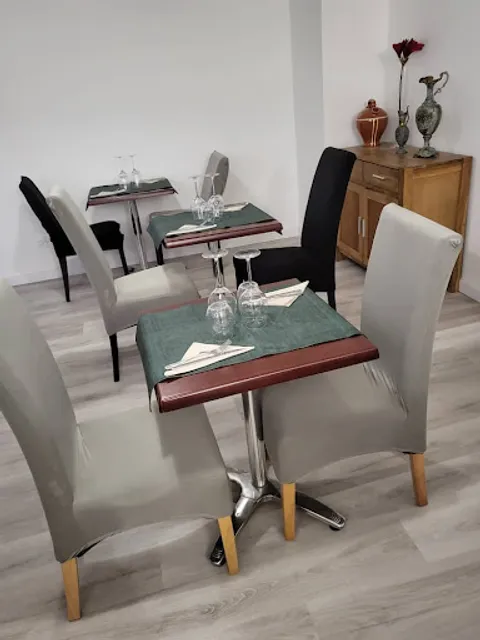 La Table de Paul by Jouve