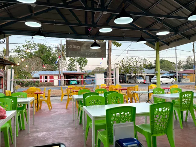 uwan lijah (D Anjung Cafe)