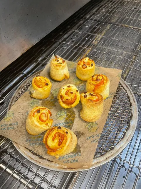 DJ Pizza & Indian Curries