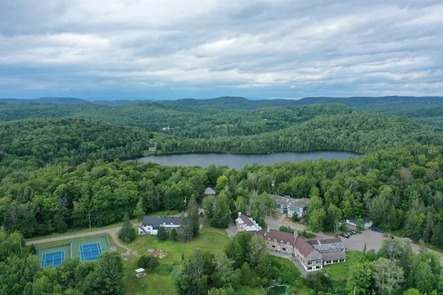 Hotel Far Hills - Le Cedar Lodge