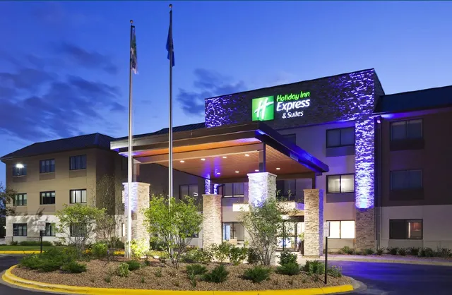Holiday Inn Express & Suites Minneapolis – West End by IHG