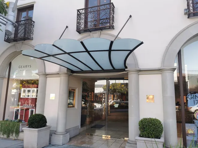 GEARYS Beverly Hills - Flagship Store