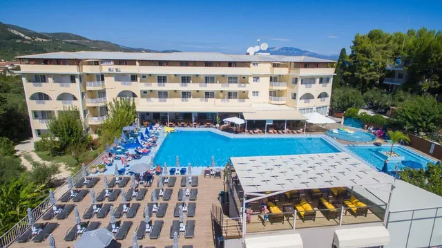 Koukounaria Hotel & Suites