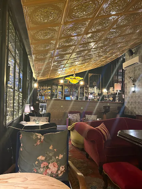 Ville Lumière Restaurant & Cocktail Bar