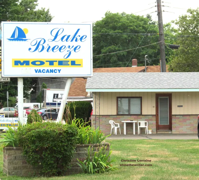 Lake Breeze Motel