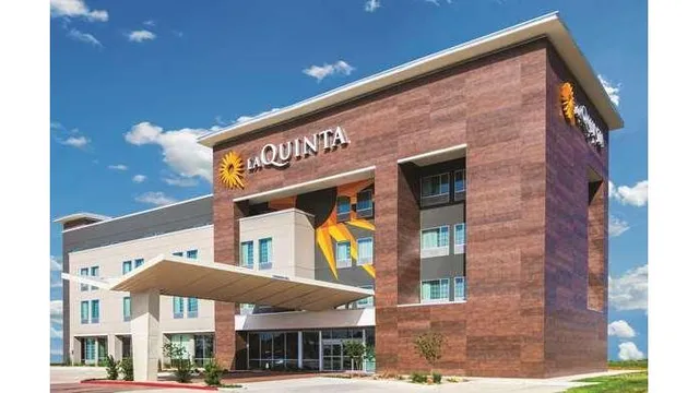 La Quinta Inn & Suites by Wyndham Bloomington