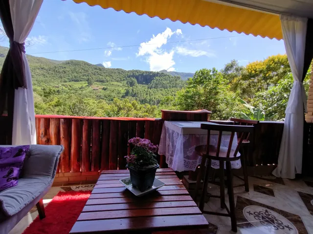 Rancho Das Flores, Pedra Menina