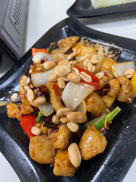 吃貨海鮮餐館 - 僅一人作業，避免久候，請先預訂點菜。