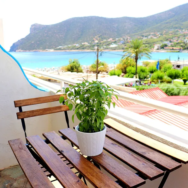 By the sea Rooms, Αulaki