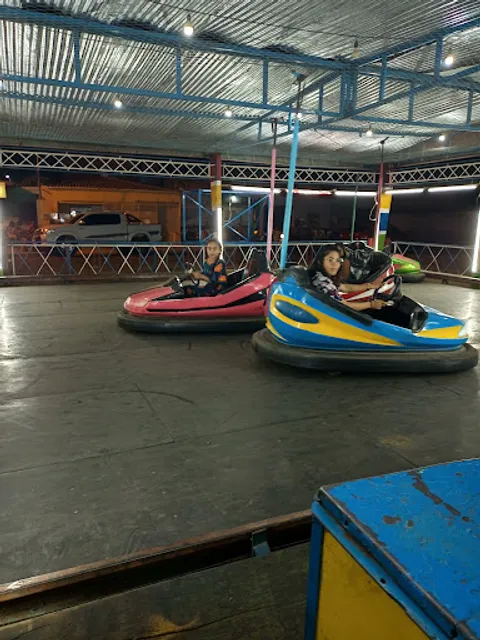 LANCHONETE E PIZZARIA TRÊS CORAÇÕES