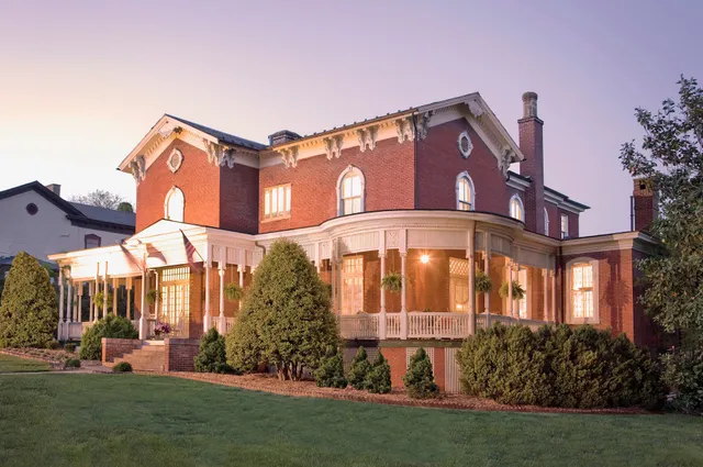 The Carriage House Inn