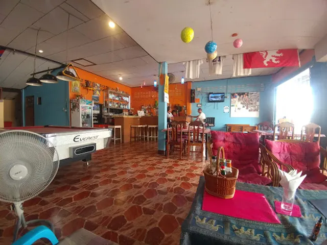 Mai's Restaurant & Bar