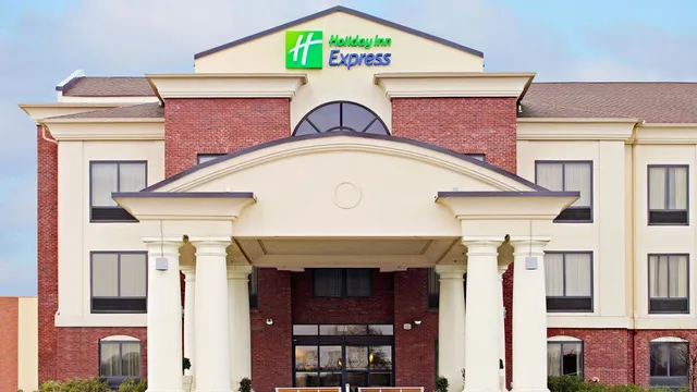 Holiday Inn Express & Suites Pine Bluff by IHG