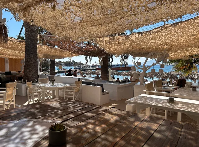 Ostrako Beachside Suites