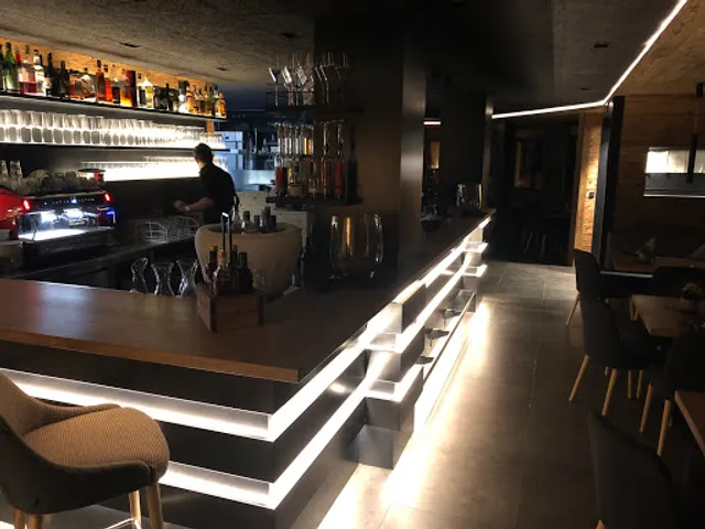 Hans Pizzeria Restaurant