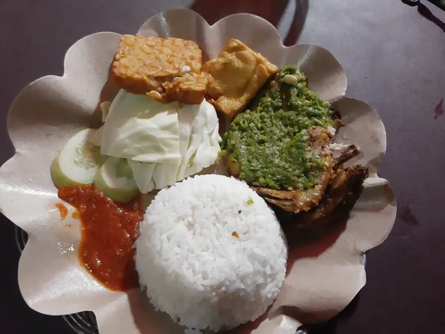 Ayam Penyet Sambel Ijo Fatmawati