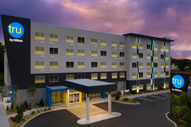 Tru by Hilton Lake City
