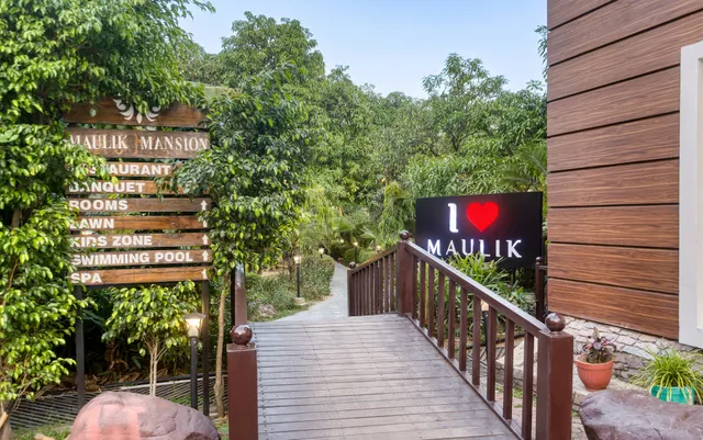 Maulik Mansion Resort