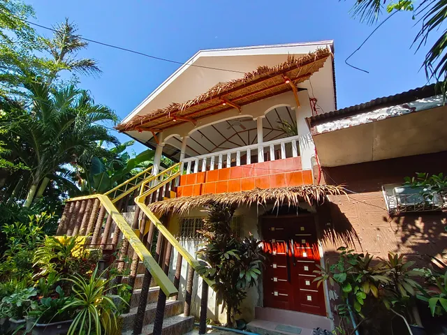 Chateau de Aow Guesthouse