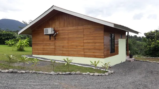 Cabaña rural ave del paraíso