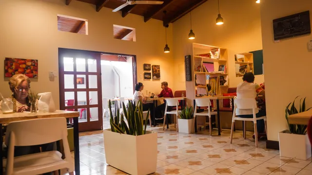 Estadero Bistró & Café