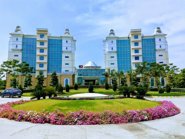 Capital O 13727 Hotel Aarogyam Suites
