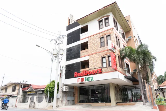 RedDoorz Plus @ MM Hotel Las Pinas