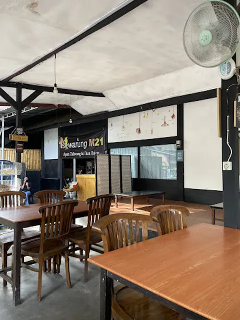 Warung M21