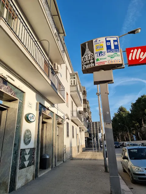 Bar cafe de Paris- Ploom Reseller