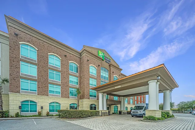 Holiday Inn Express & Suites Charleston Arpt-Conv Ctr Area by IHG