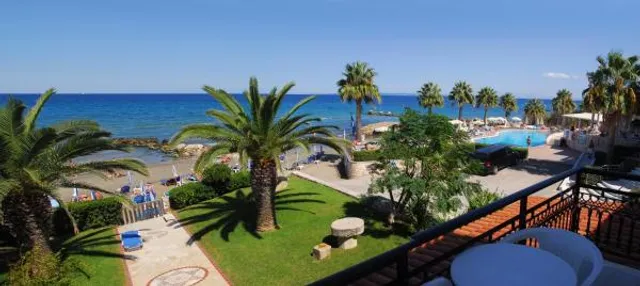 Nadias Studios & Apartments