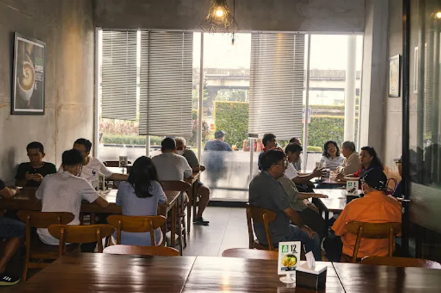 Breso Resto & Coffee - Green Pramuka Square