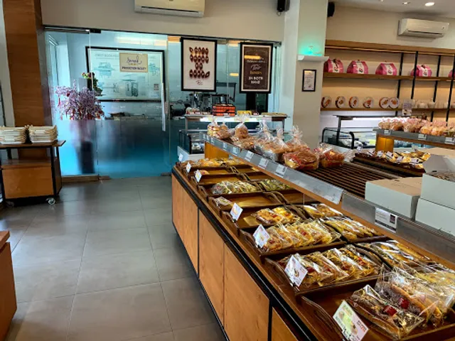 Eaton Bakery & Restaurant - Muara Karang