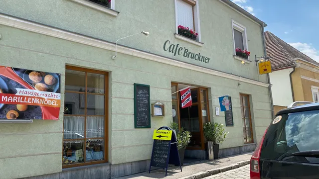 Cafe Bruckner