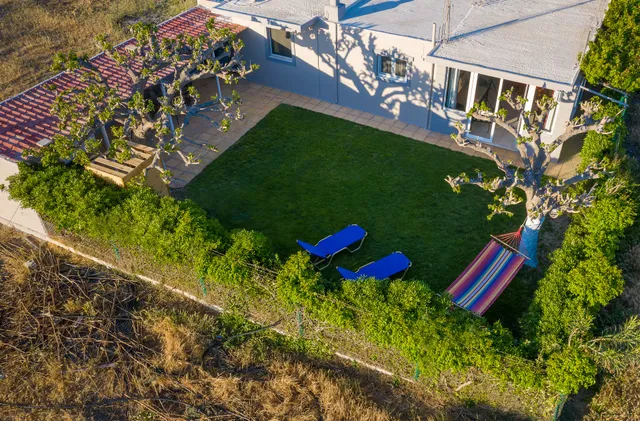 petrakis afrathias garden house