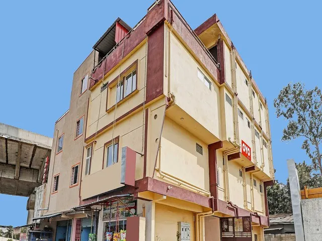 OYO Flagship Ashreya Inn