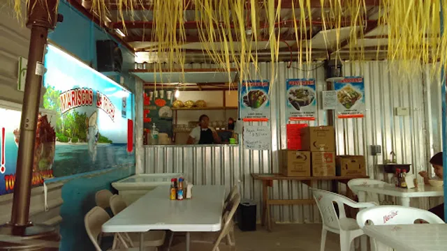 Mariscos y hamburguesas La Trucha