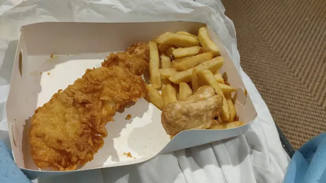 Shark Attack Fish'N'Chippery - Fish & Chips