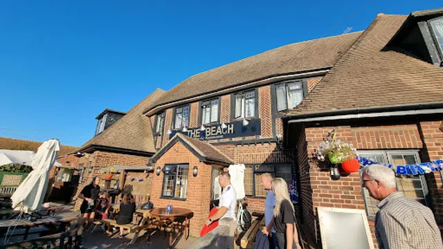 Seaside Pub / Former Beach Hotel / Dog friendly