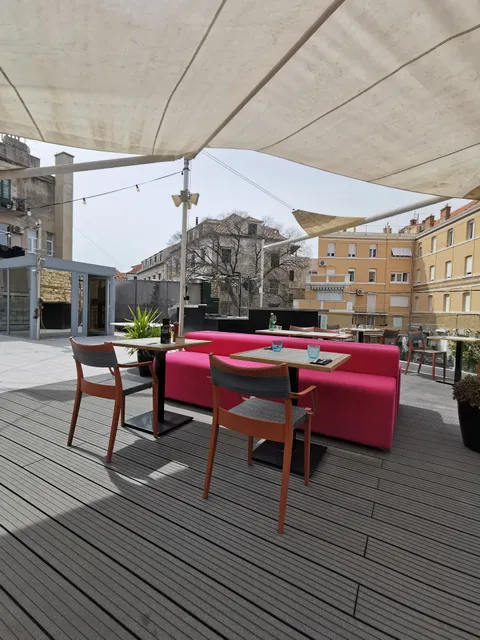 Articok - food and bar