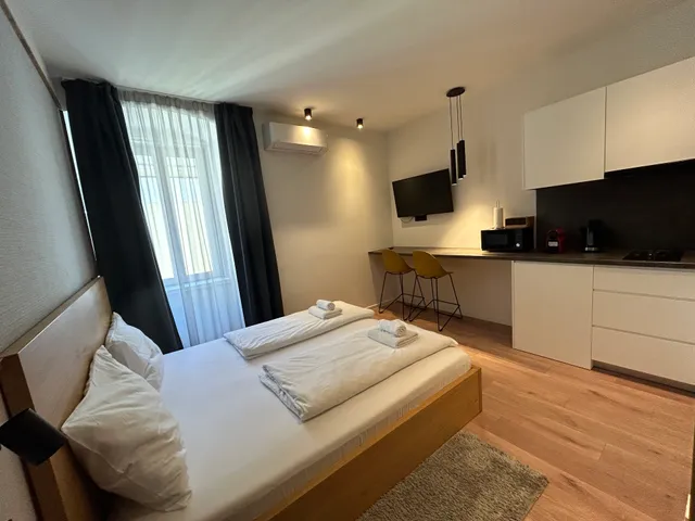 Deluxe Apartments & Rooms "In the Center"