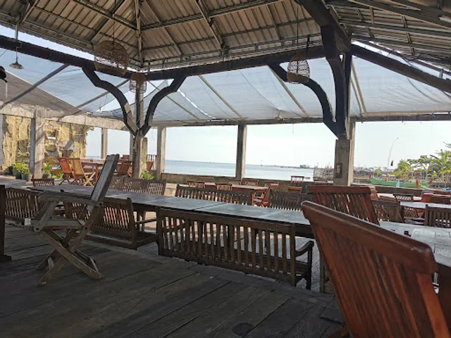 La Marina Family Resto