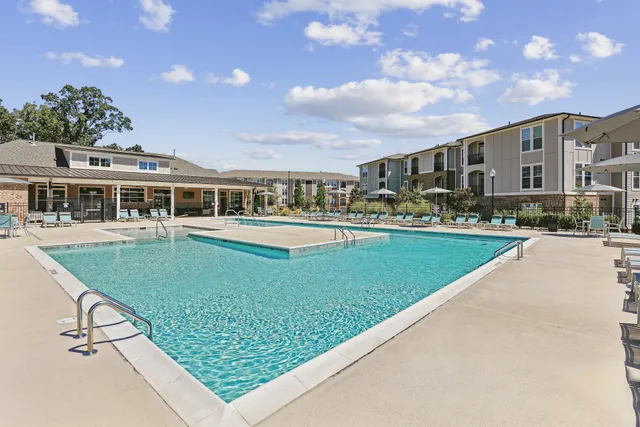 Comet Greensboro Apartments