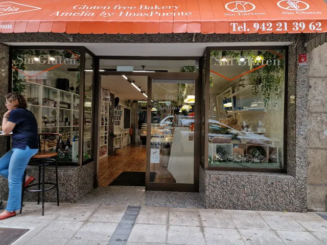 Pastelería Panadería Amelia-HnasPuente