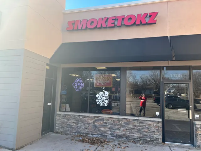 Smoke Tokz Olathe | Mur Len