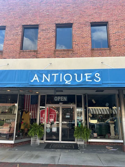 Antiques Arts & Oddities